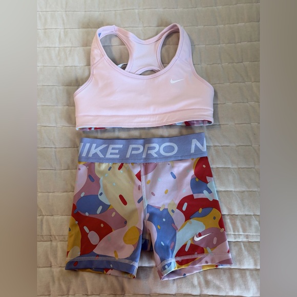 Nike Pro Pink Ice Cream Reversible Sports Bra and Shorts - Picture 3 of 5